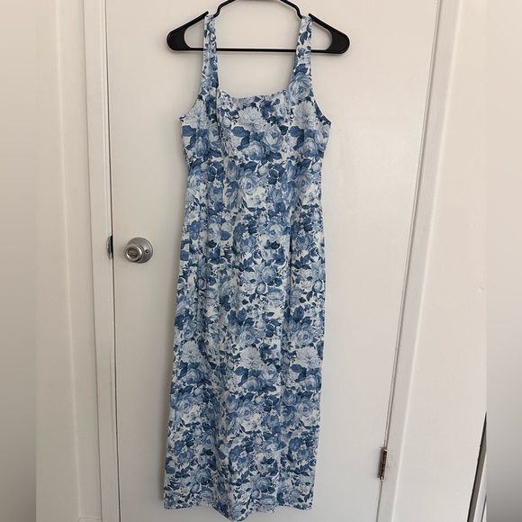 Abercrombie & Fitch Dresses & Skirts - Floral Blue Midi Dress